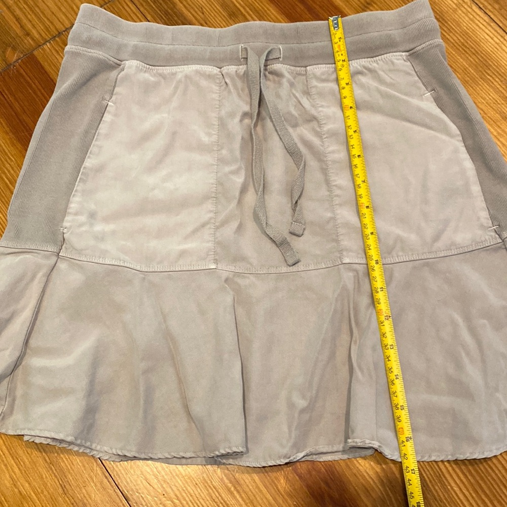 Reiss casual mini skirt, flounce hem, US 2, EU 34,  UK 6.